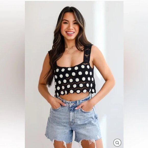 Entro MEDIUM Black White Daisy Crochet Embroidered Crop Top - Picture 2 of 10